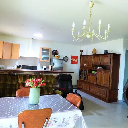 Des Pres Sales Villa *