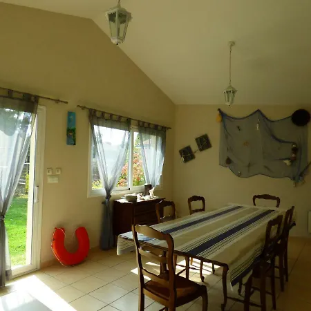 Des Pres Sales Villa